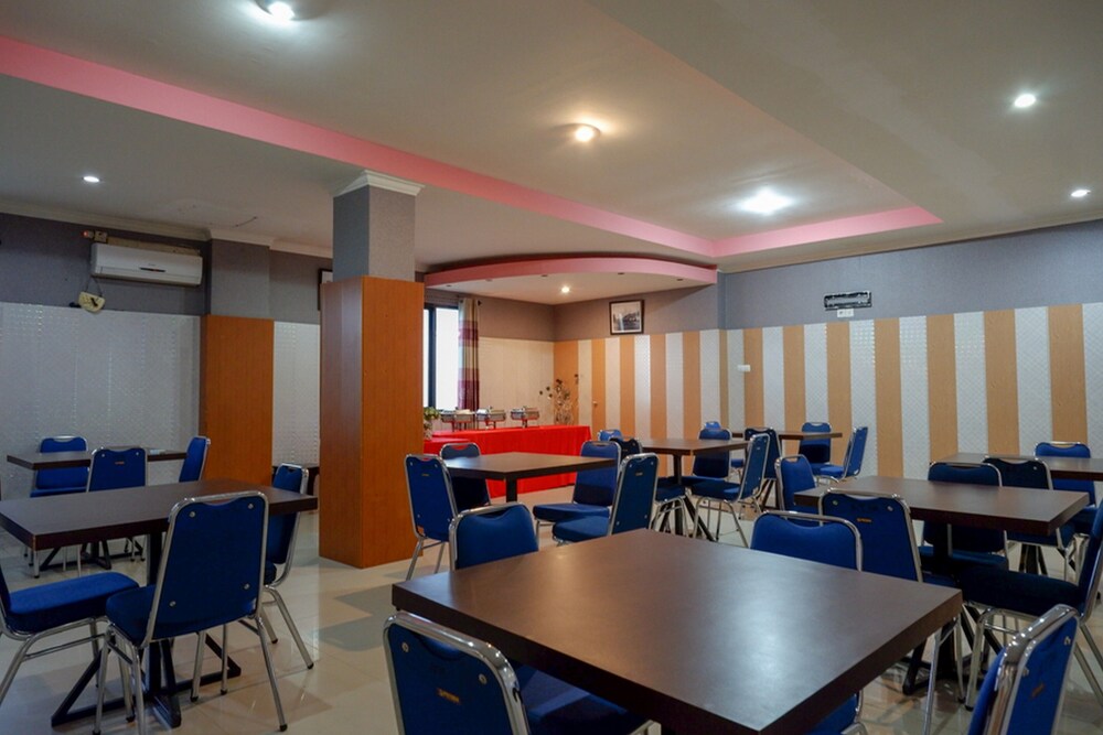RedDoorz near Citraland Waterpark Kendari 22/29
