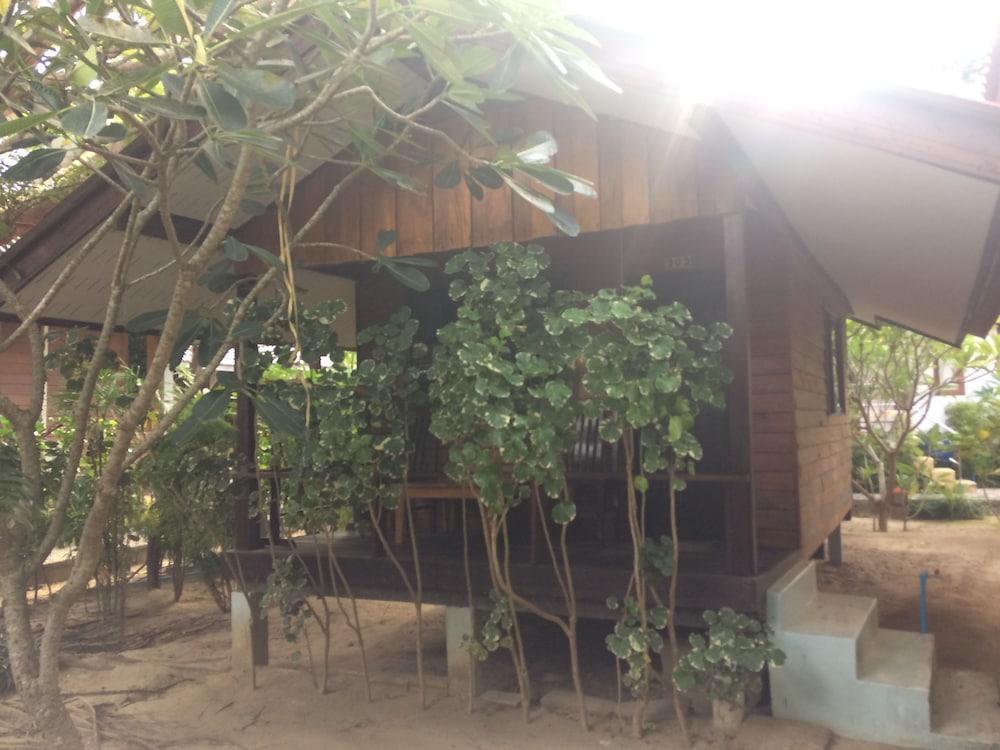 Pen's Bungalow photo2