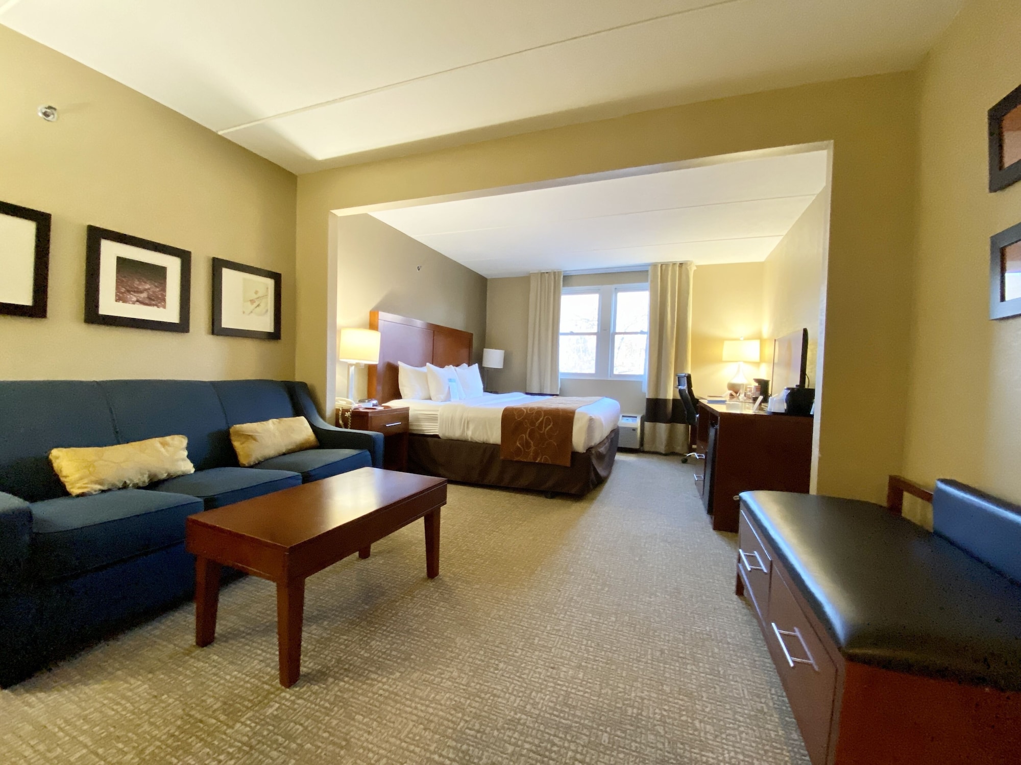 جناح بسرير كينج بجاكوزي، Comfort Suites Near Casinos 7/10