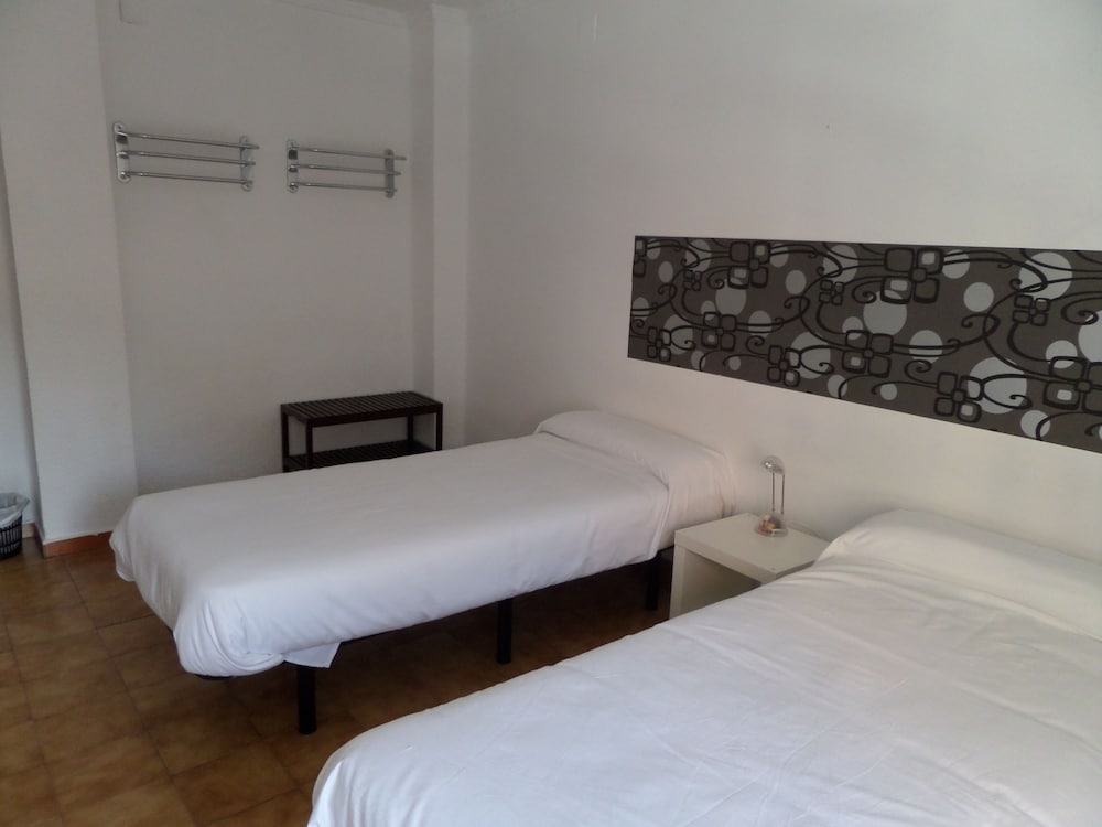 RUSSAFA YOUTH HOSTEL 37/54