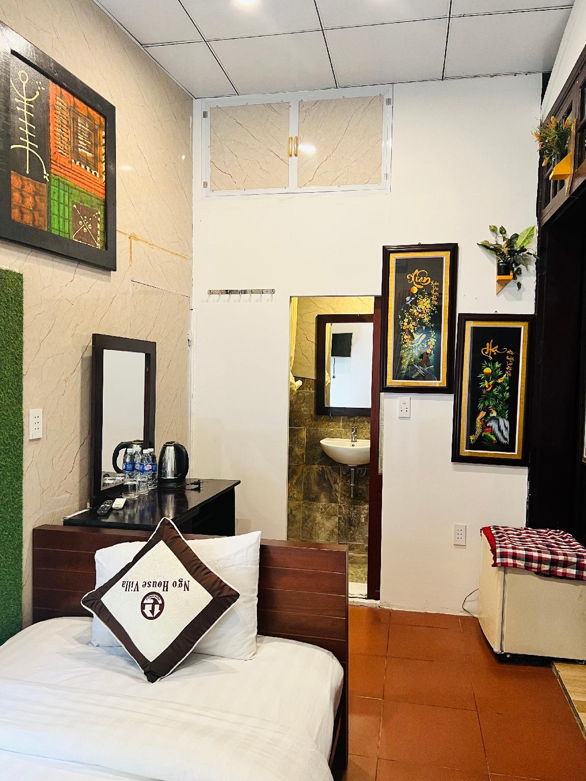 Room, Single Bed