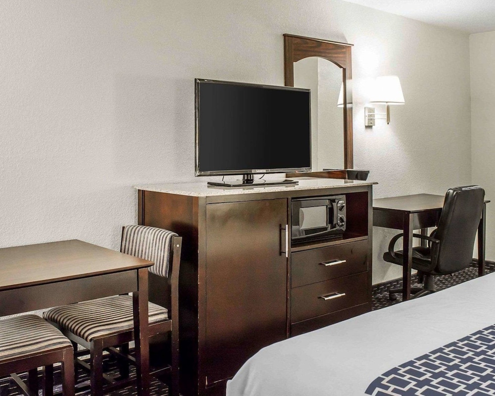 Econo Lodge Scranton near Montage Mountain 24/25