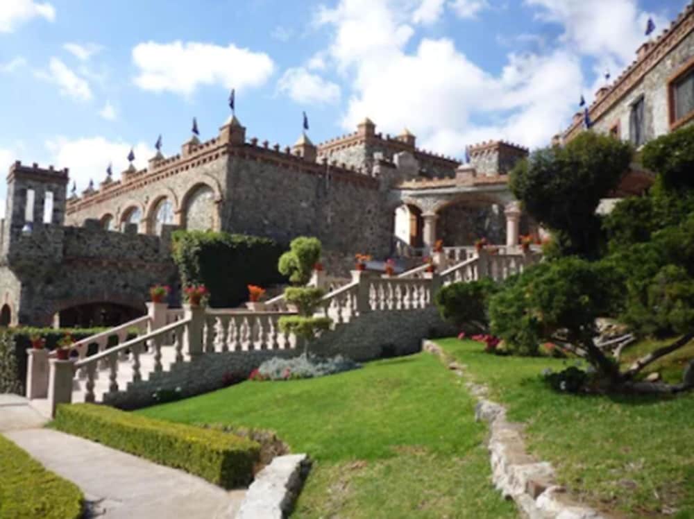 Hotel Castillo Santa Cecilia 64/70