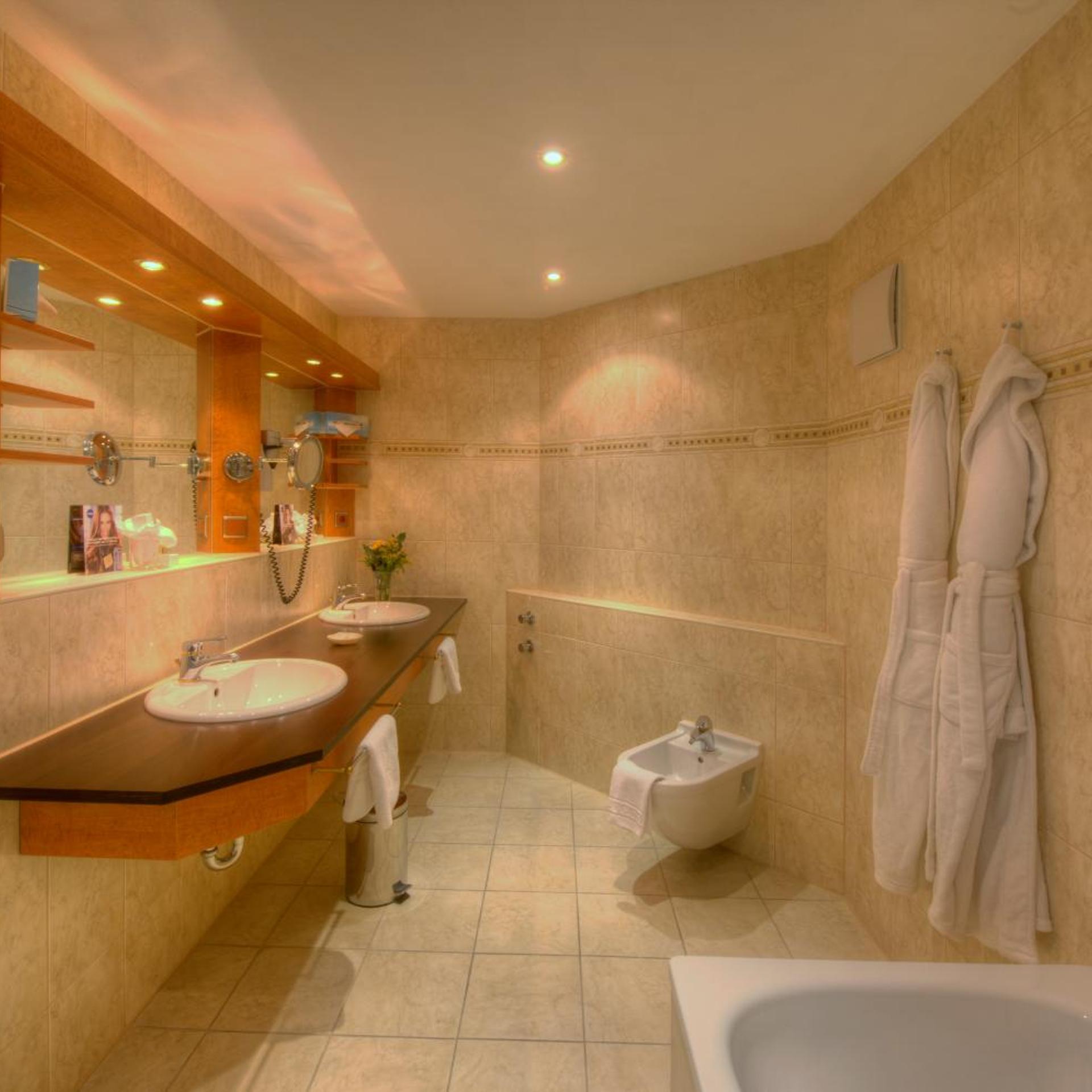 جناح بسرير كينج، Königshof Hotel Resort 6/7