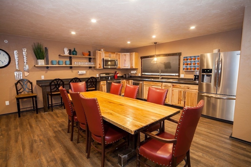 Log Cabin Lodge Suites 58/68