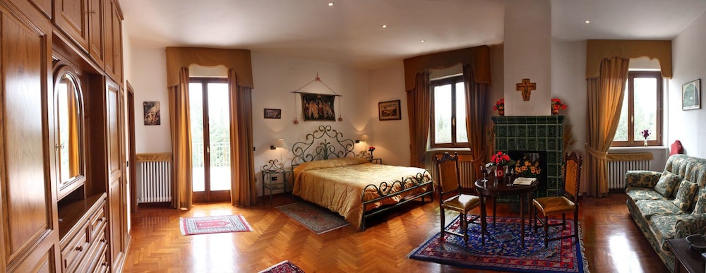 Villa Sant' Uberto Country Inn 35/65