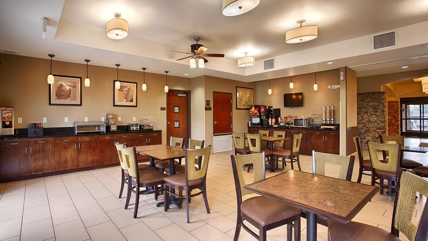 BEST WESTERN PLUS DeSoto Inn & Suites 10/15