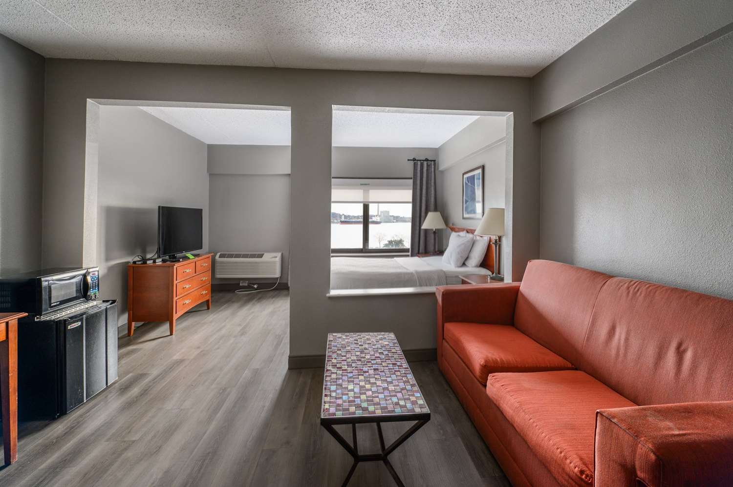 La Quinta Inn & Suites by Wyndham New Haven 35/49