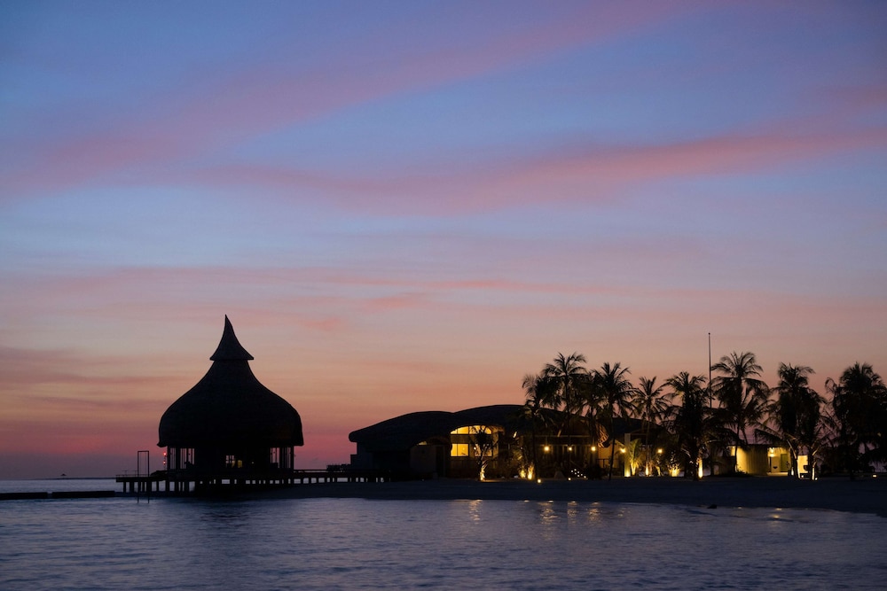 OUTRIGGER Maldives Maafushivaru Resort 45/50