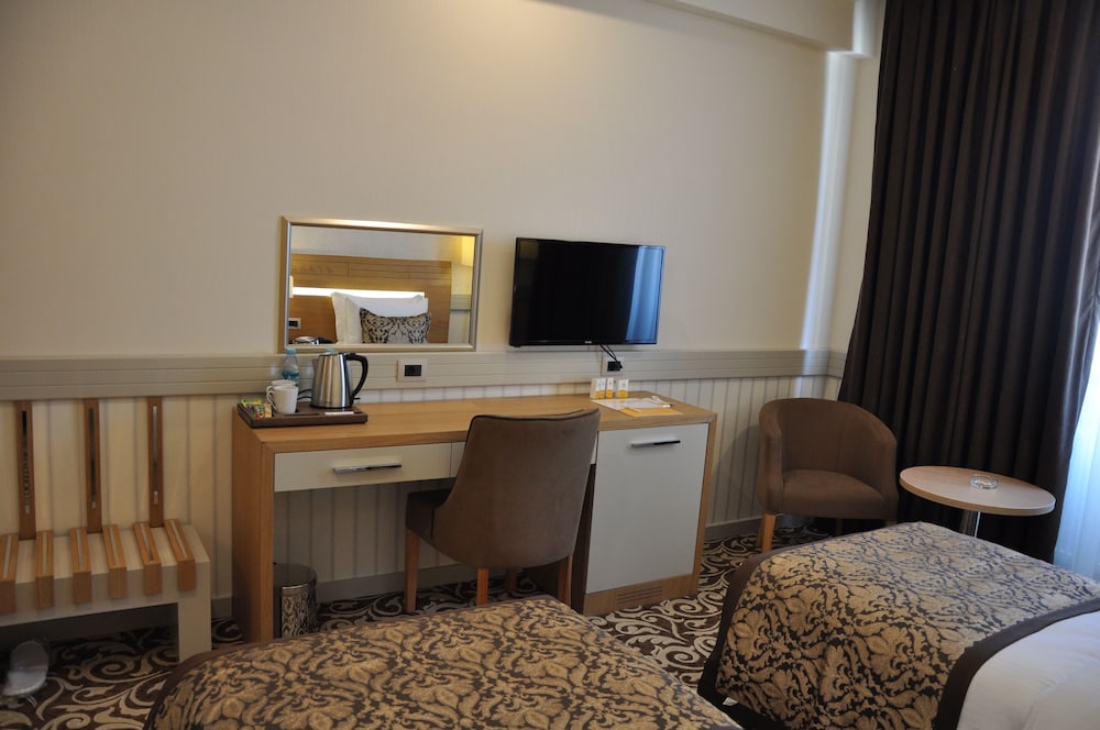 Grand Itimat Hotel 56/60