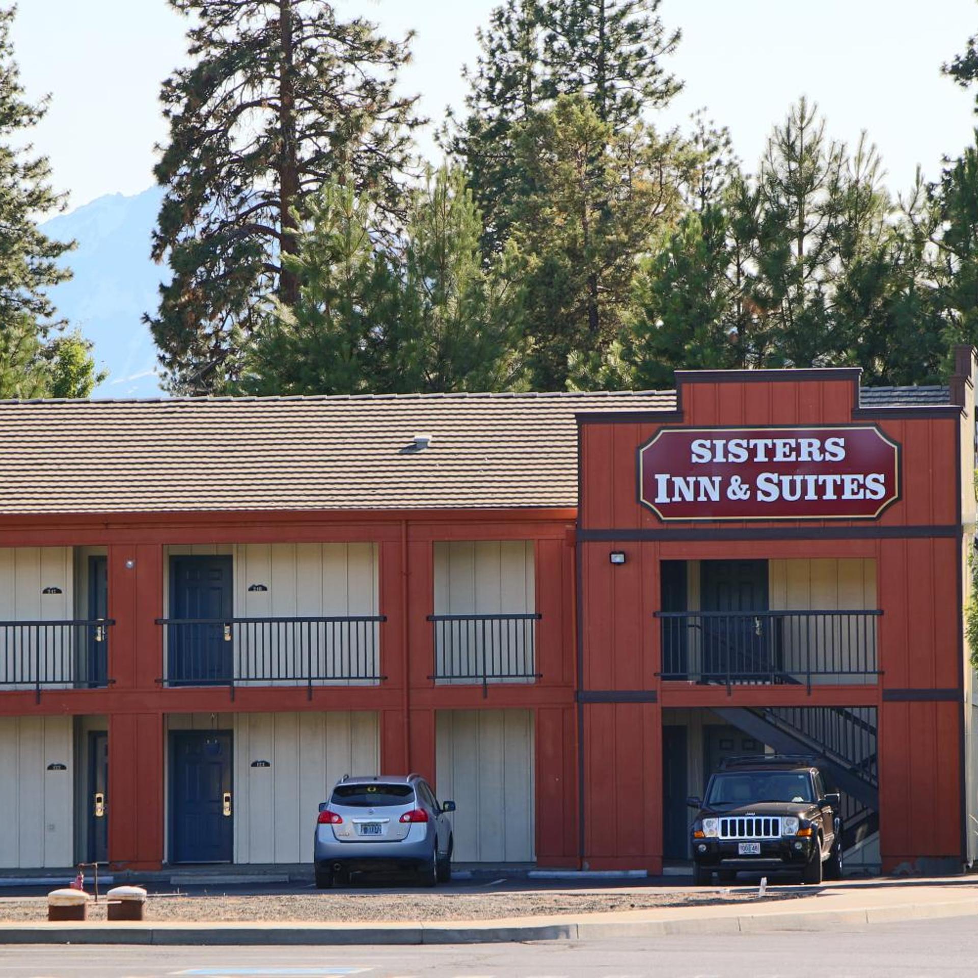 Sisters Inn & Suites 10/15