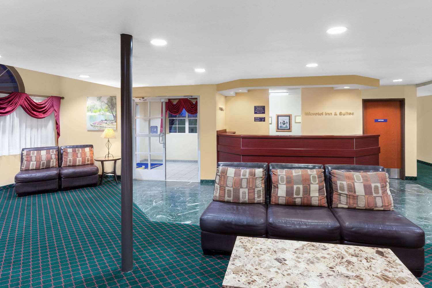 Microtel Inn & Suites by Wyndham Wellton 1/9