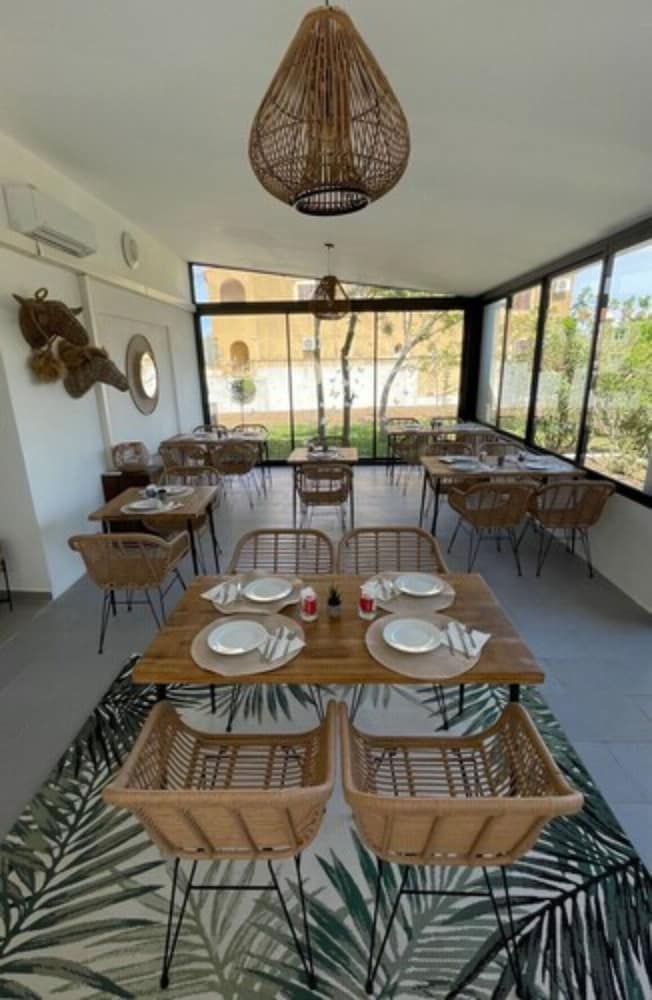 HOTEL L'ESCALE COTE PORT 24/42