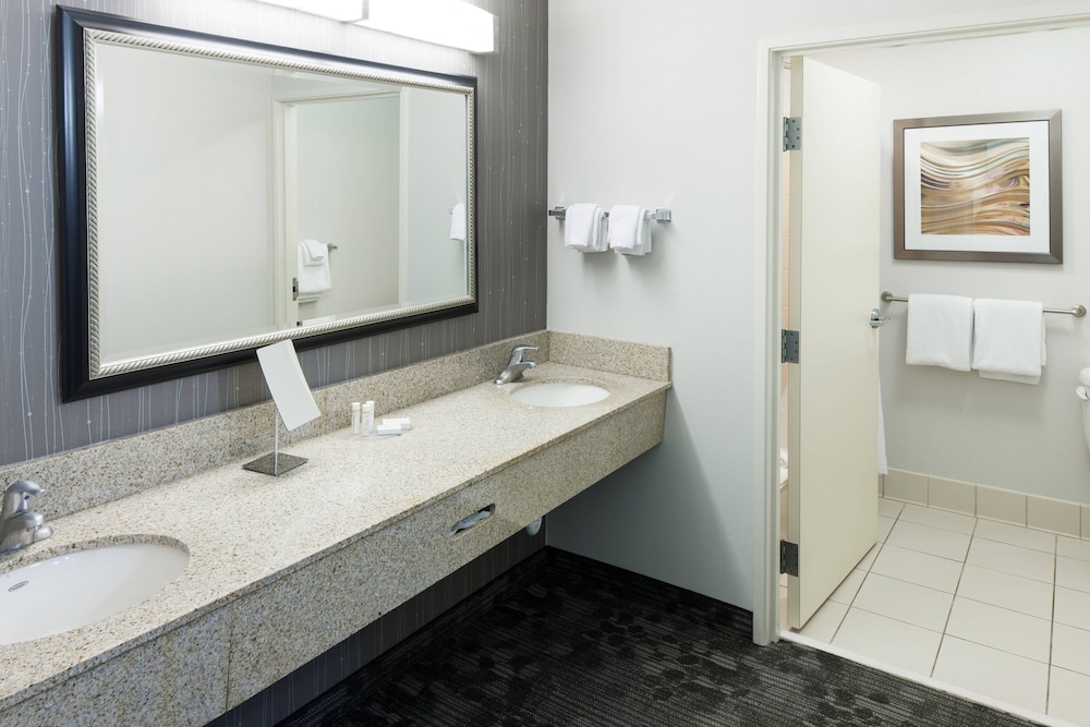 Courtyard by Marriott Hattiesburg 11/42