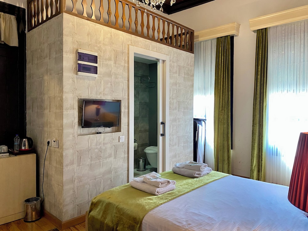 Cedrus Hotel 11/50