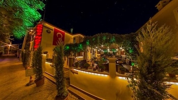 Ados Hotel 53/56