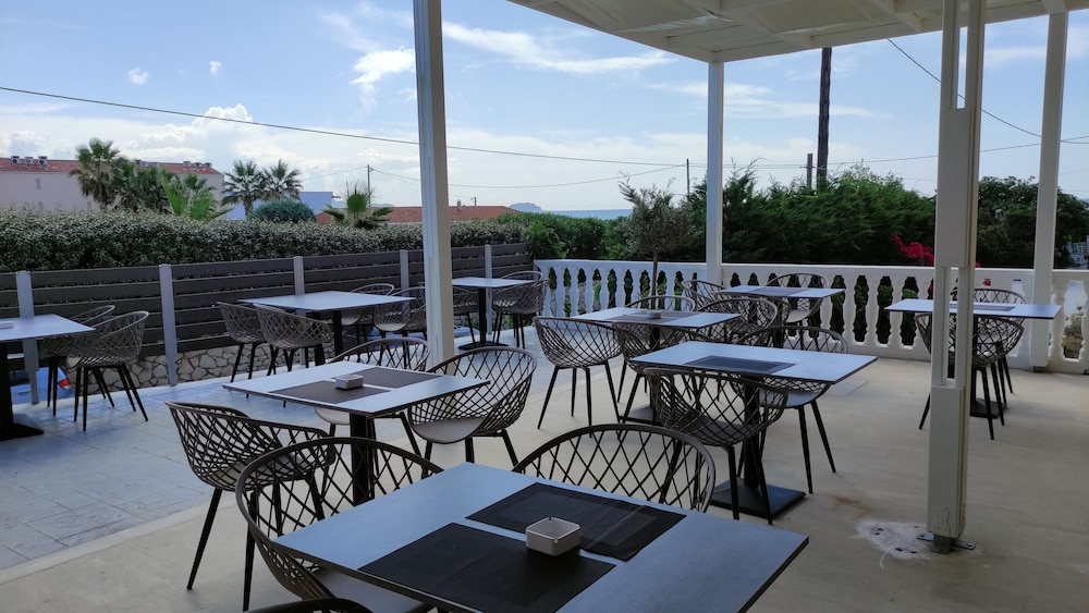 California Beach Hotel - Adults Only 30/48