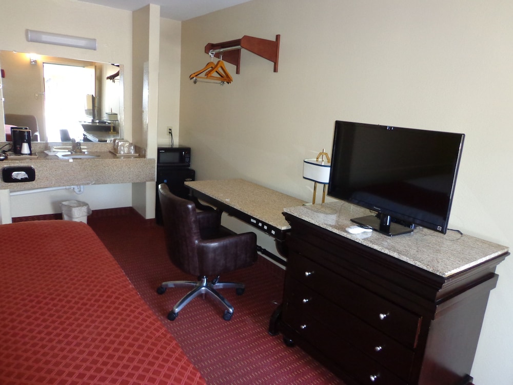 Economy Inn Express Warren 37/47