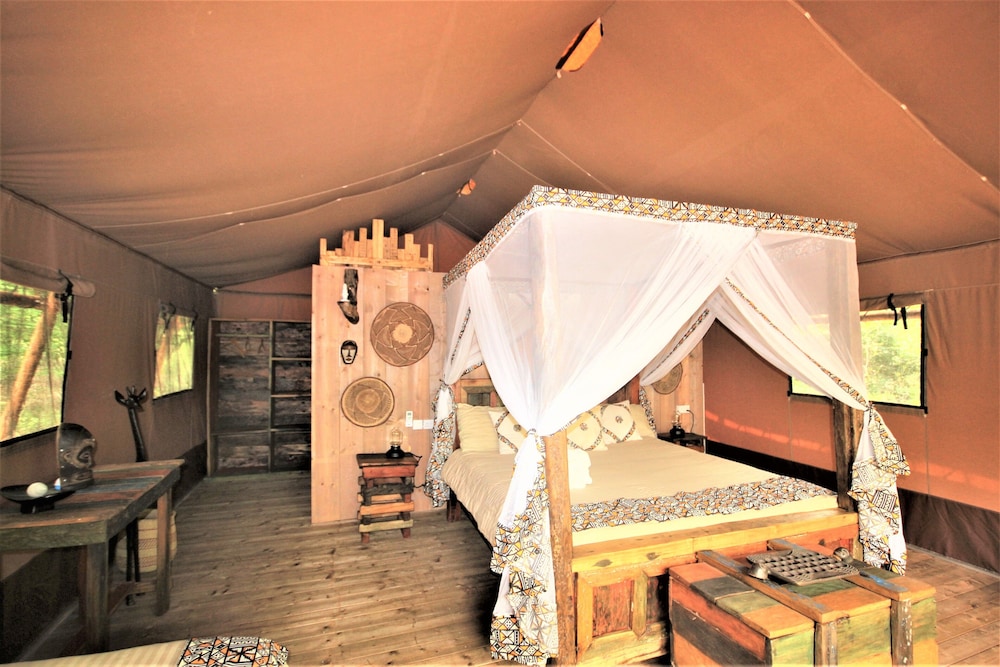 Africa Safari Camp 16/50