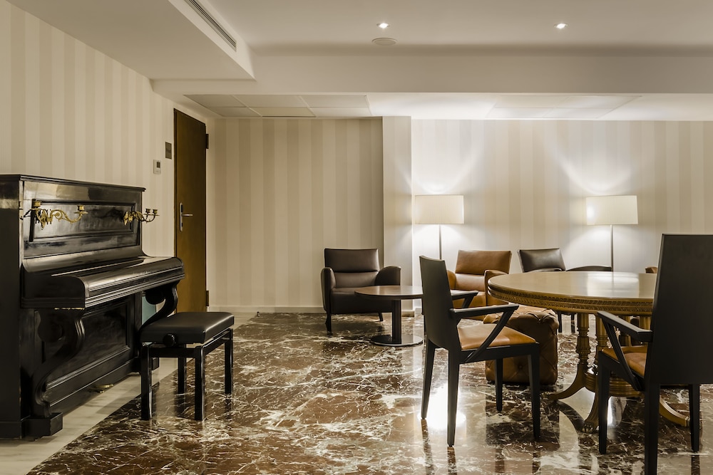 Gran Hotel Barcino 64/76