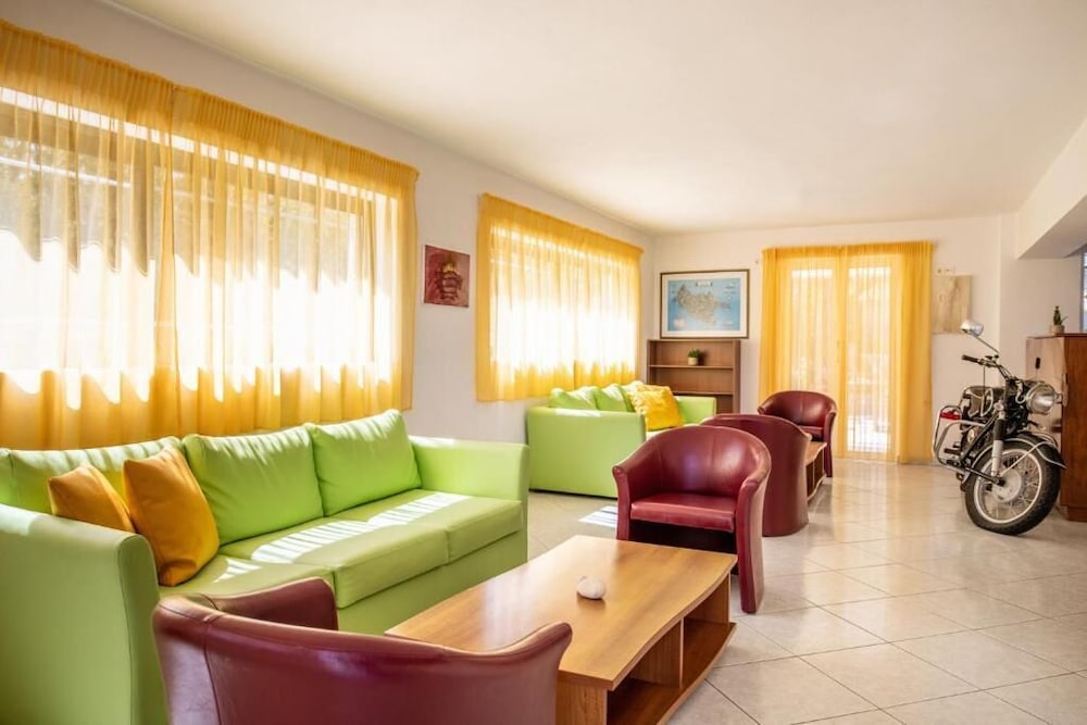 Sea View Hotel 34/61