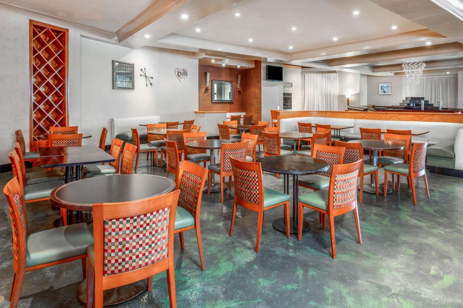 La Quinta Inn and Suites by Wyndham Secaucus Meadowlands 26/41