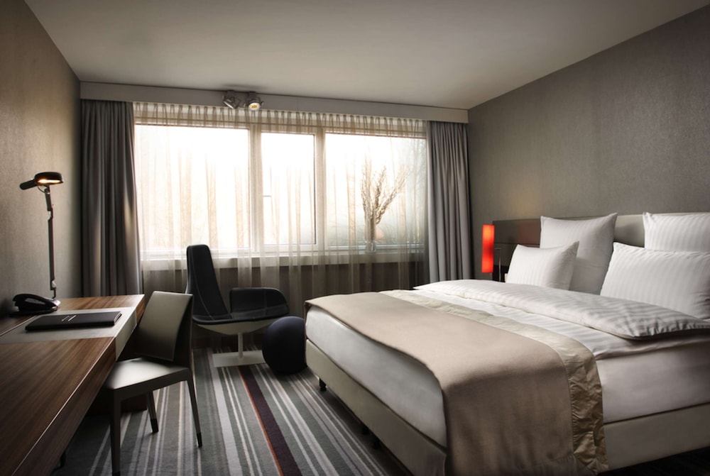 Steigenberger Airport Hotel 10/50