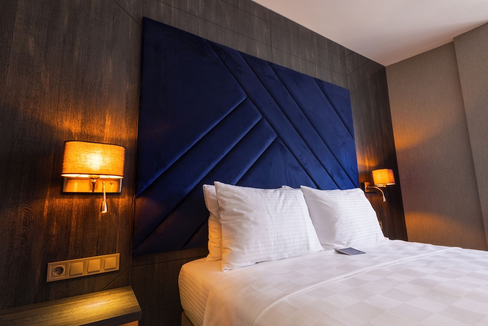 Westdoor Hotel 24/50