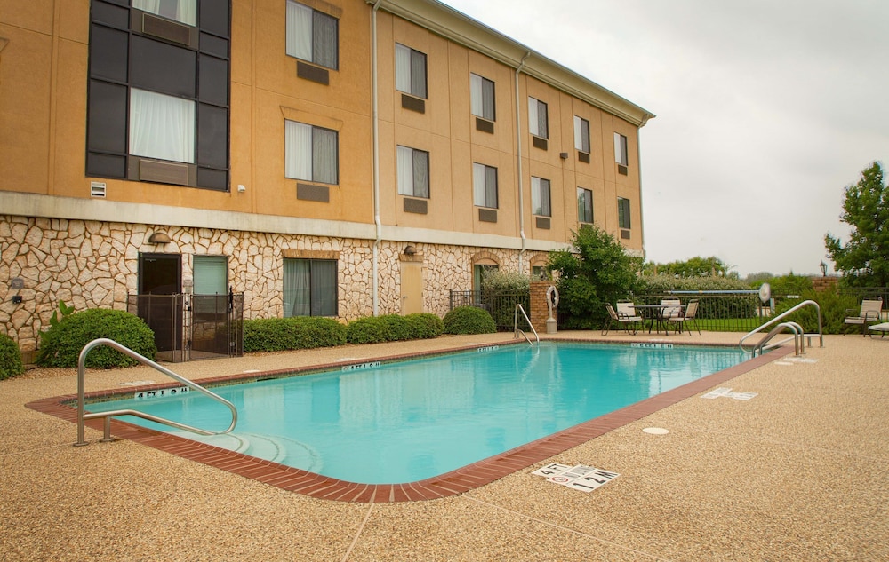 Holiday Inn Express Hotel And Suites Center Tx 1/76