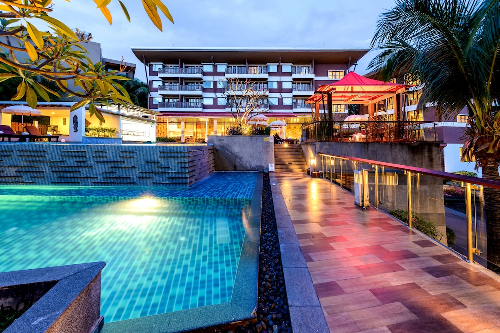 Peach Blossom Resort 8/50