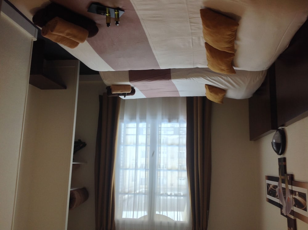 De La Paix Hotel 7/36