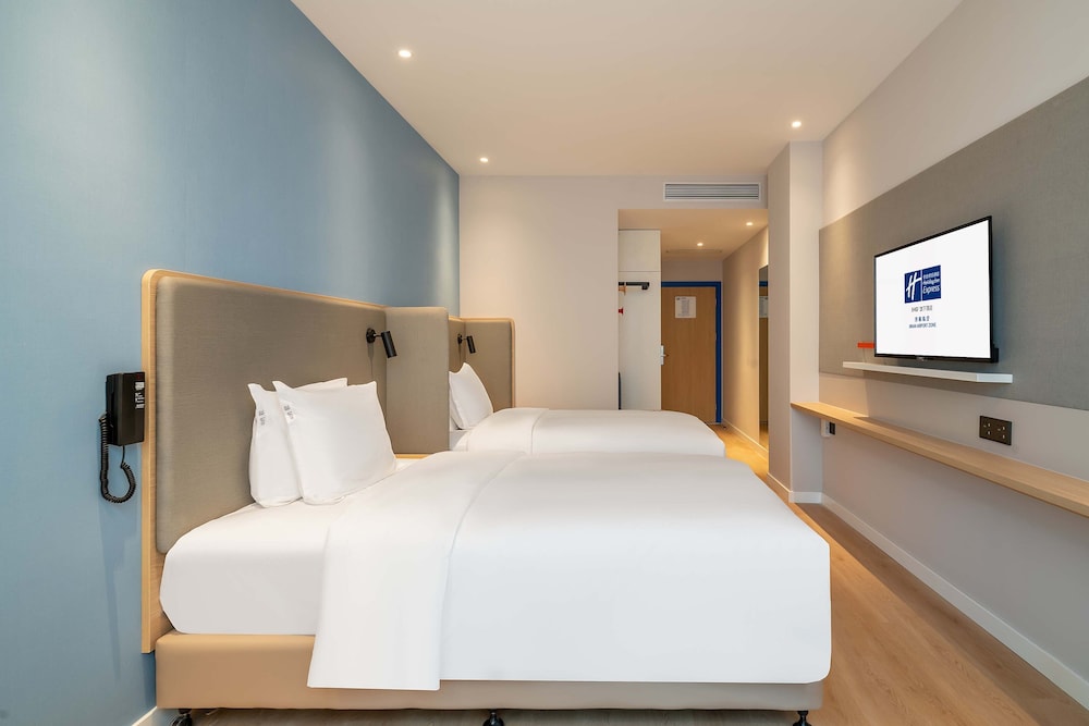 Holiday Inn Express Jinan Airport Zone 20/42