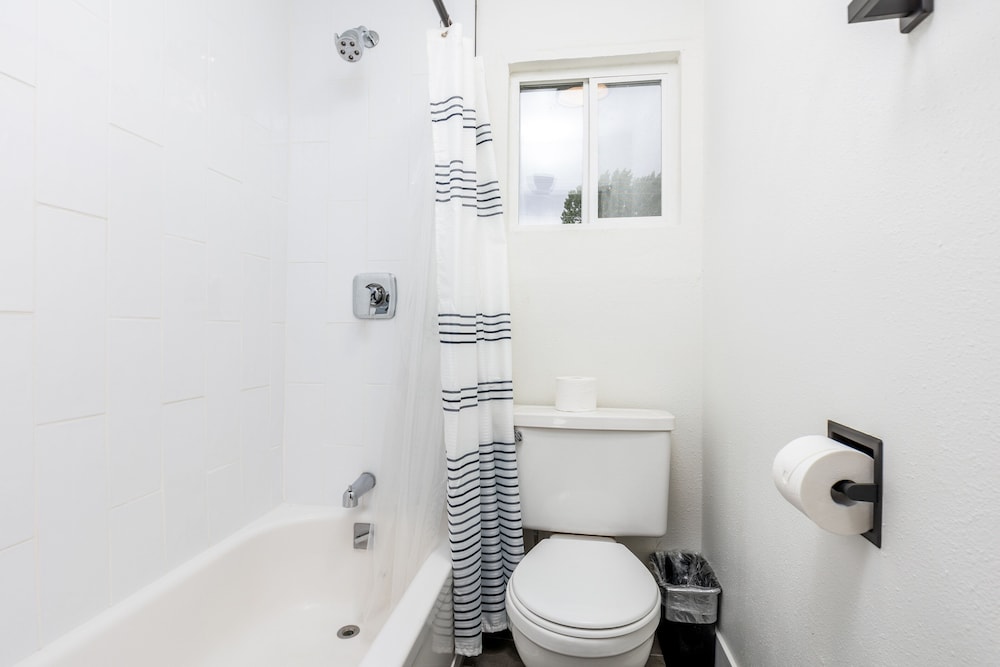 Semi Private, 2 Double Beds