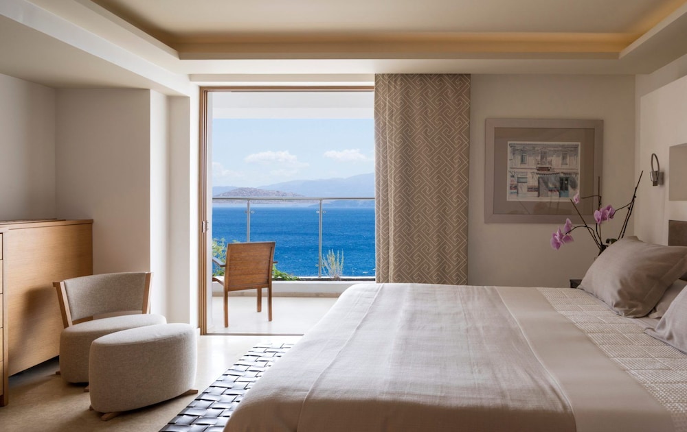 Interior, 5 Queen Beds, Single Bed, Outdoor Pool