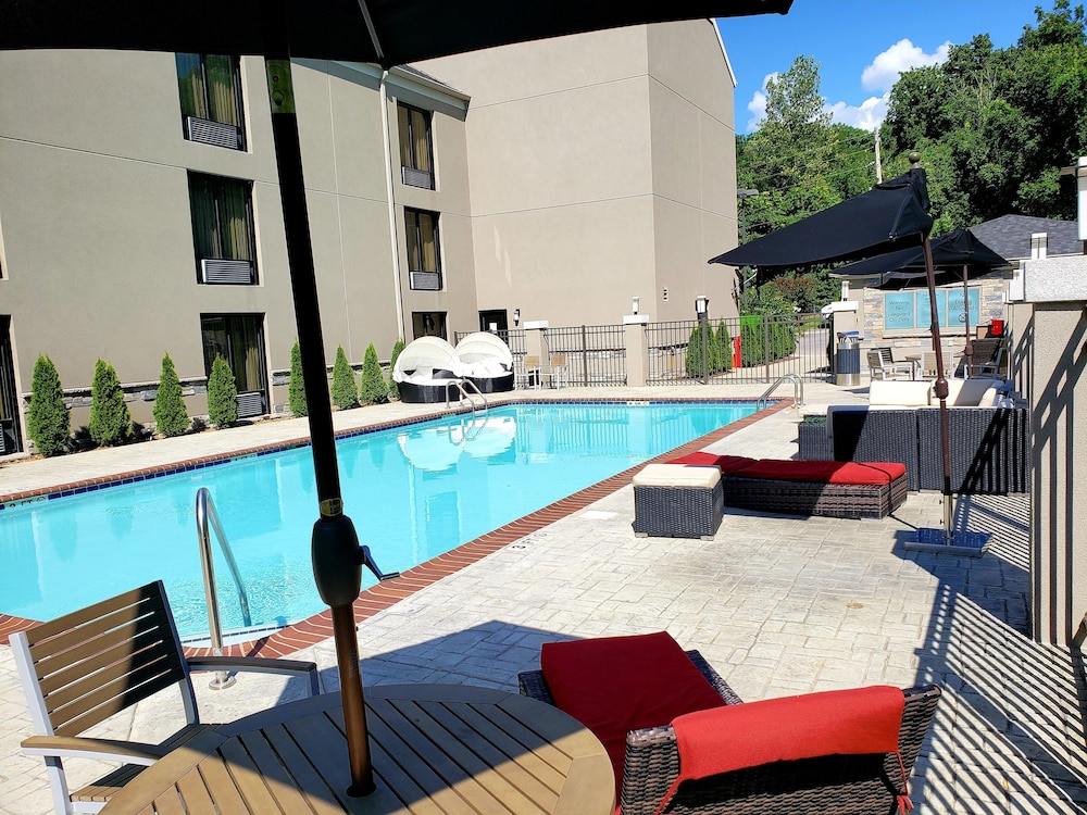 Quality Suites Nashville Airport 4/50