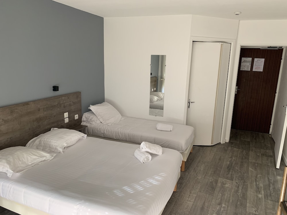 HOTEL AU RELAIS DES LILAS 7/24