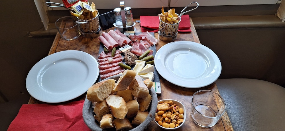 Akena Le Casino Hotel Restaurant 34/50