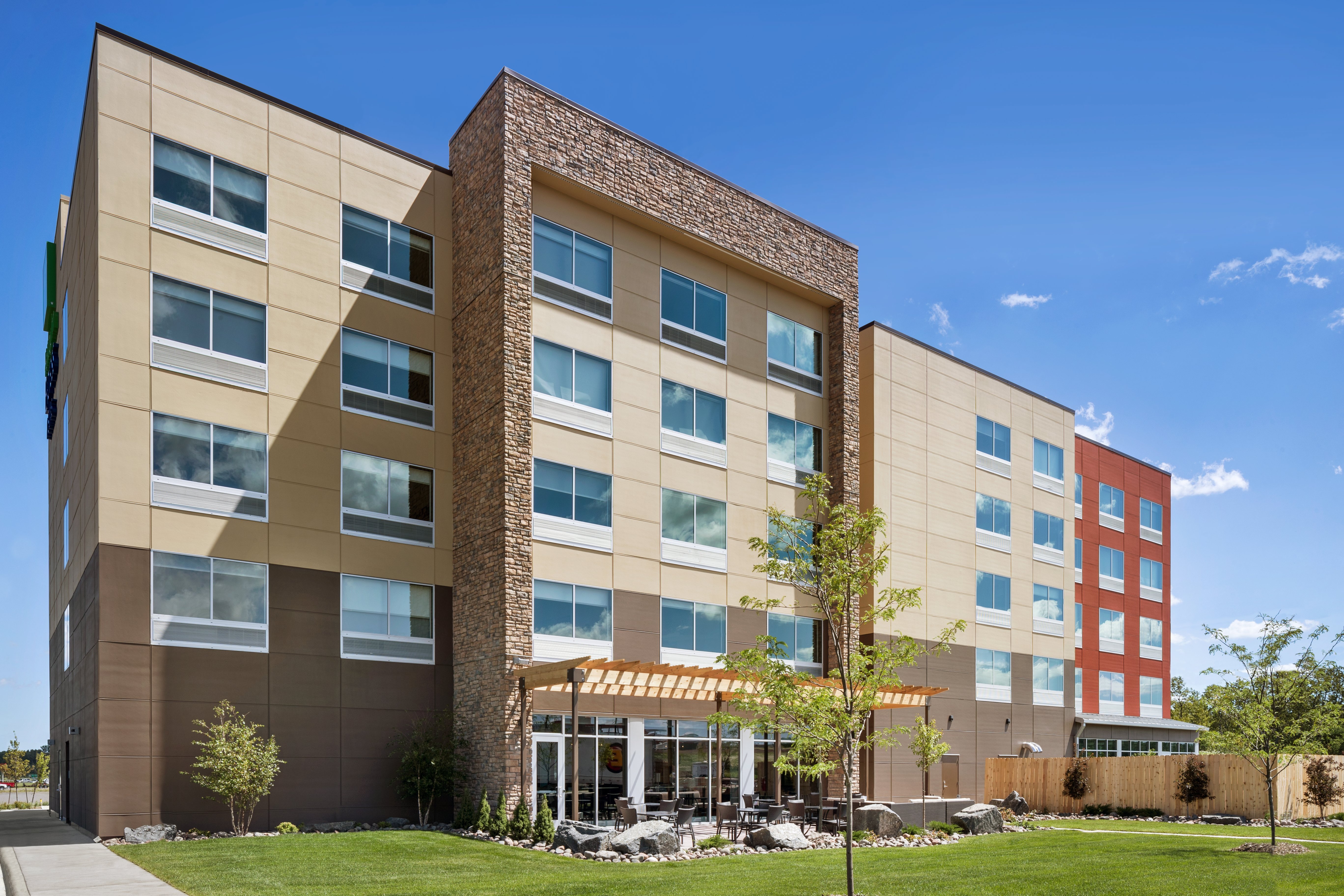 Holiday Inn Express And Suites Duluth North Miller Hill 54/59