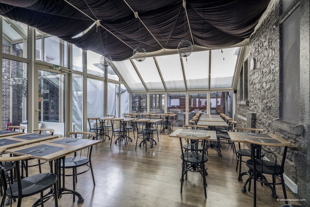 restaurant-cafeteria