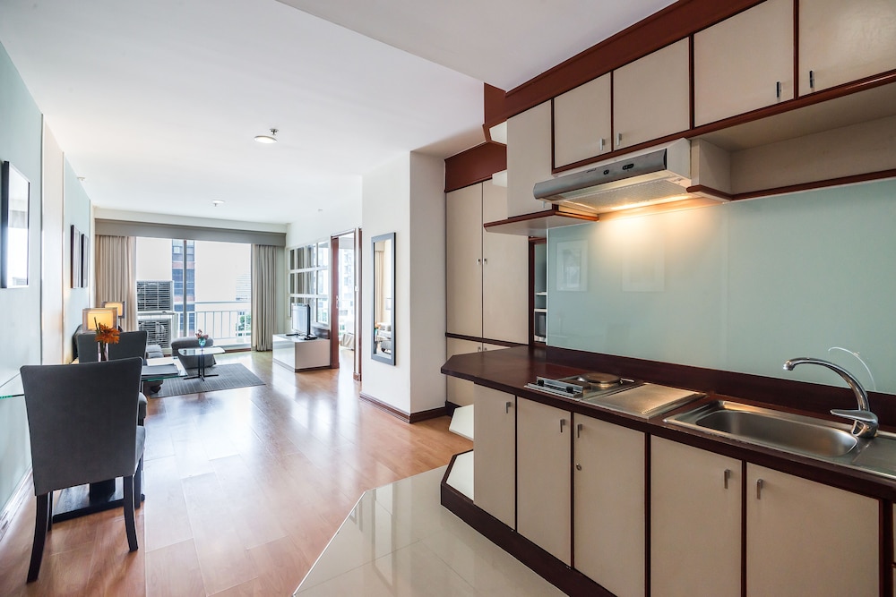 Evergreen Place Siam by UHG 6/72