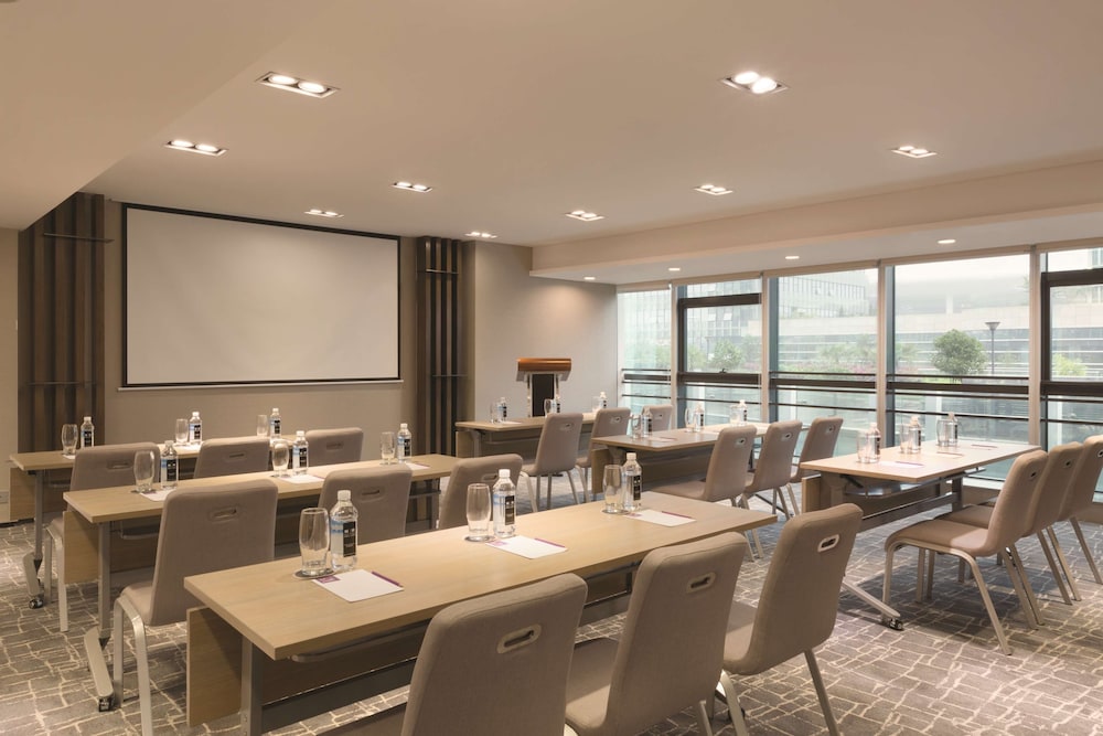 Hyatt House Shenzhen Airport 65/70