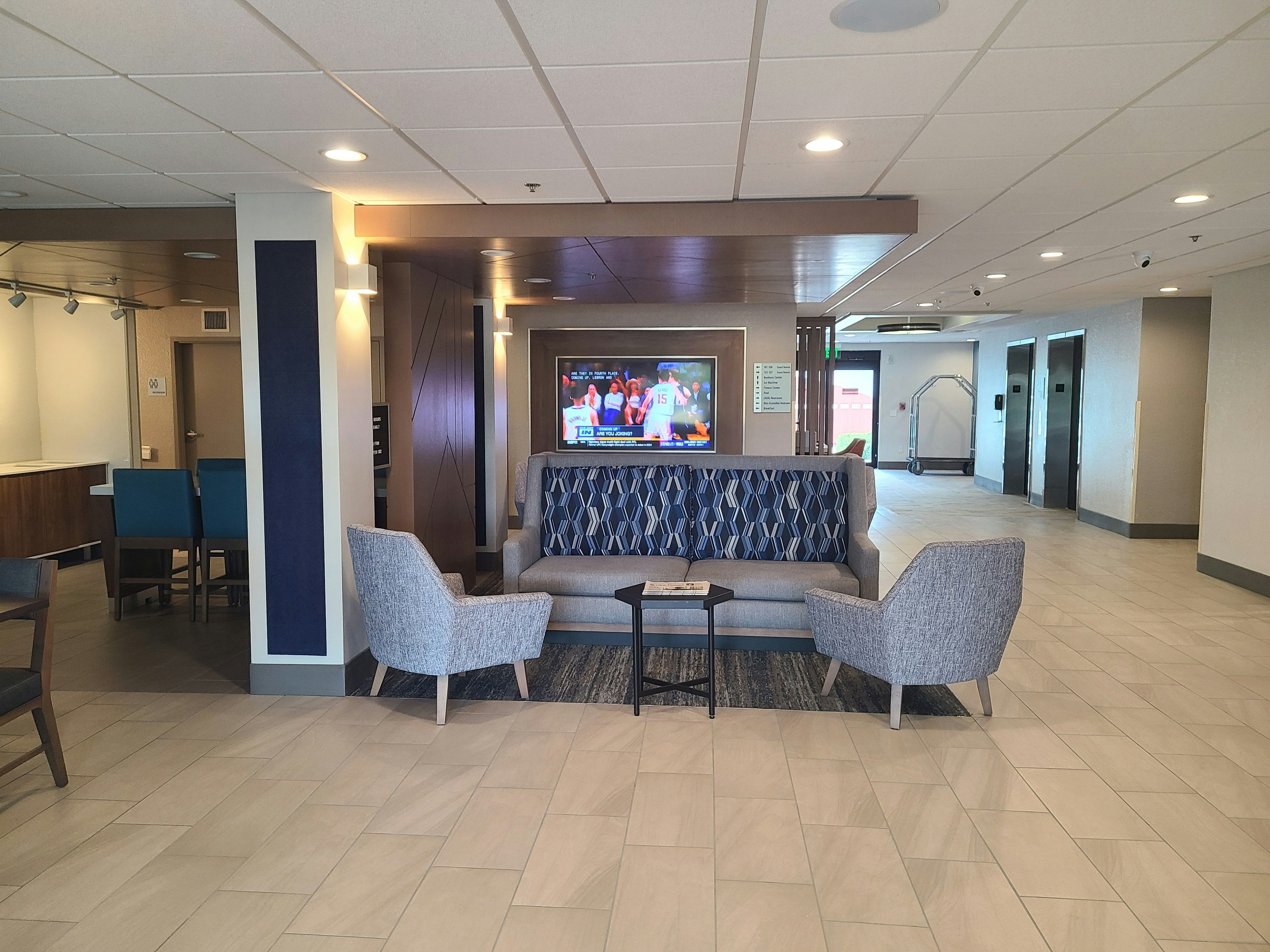 Holiday Inn Express Hotel Suites Ft Lauderdale N Exec Airport 44/76