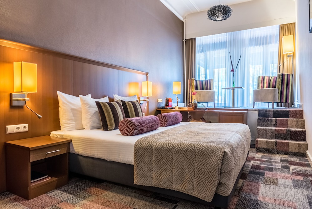 ROOM, DOUBLE BED, CANAL VIEW