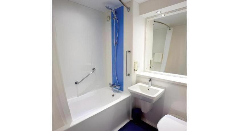 Travelodge Perth Broxden Junction 12/16