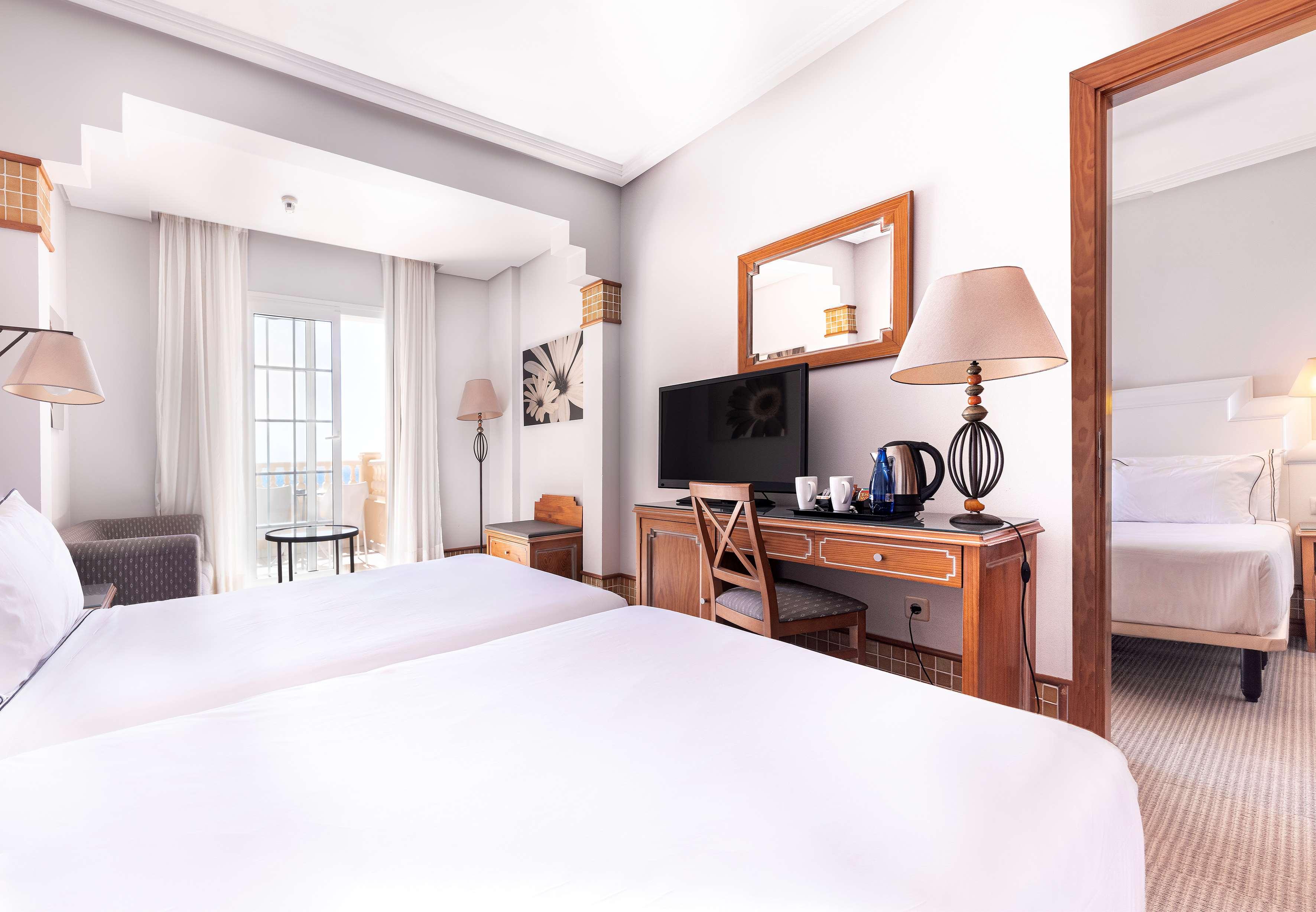 Connecting, Premium, Family, Sea View