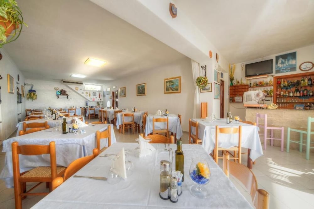 Hotel Villa Mena 45/50