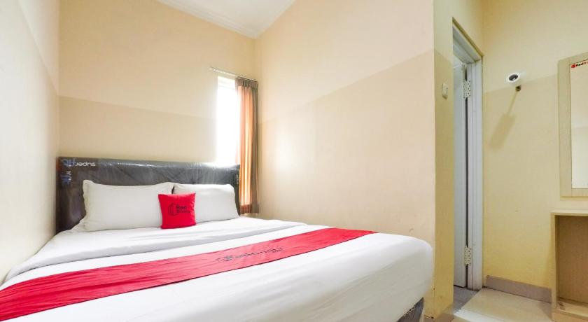 Reddoorz Plus Near Mall Ciputra Jakarta 24/51