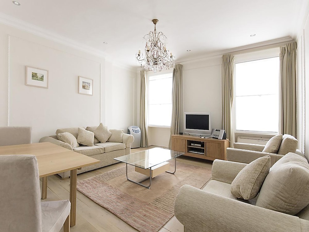 17 Hertford Street 18/42