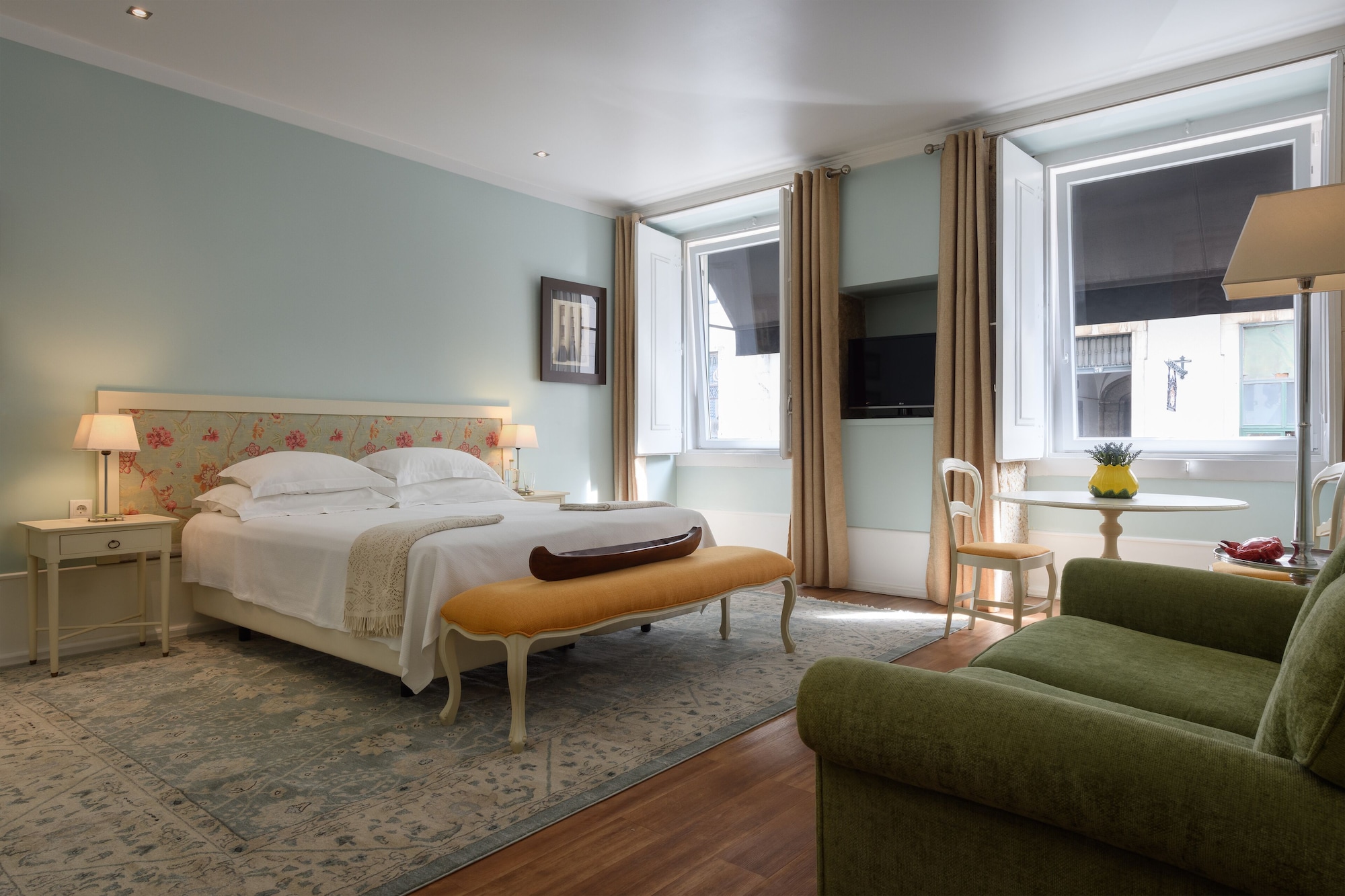 DELUXE, SUITE, KING BED