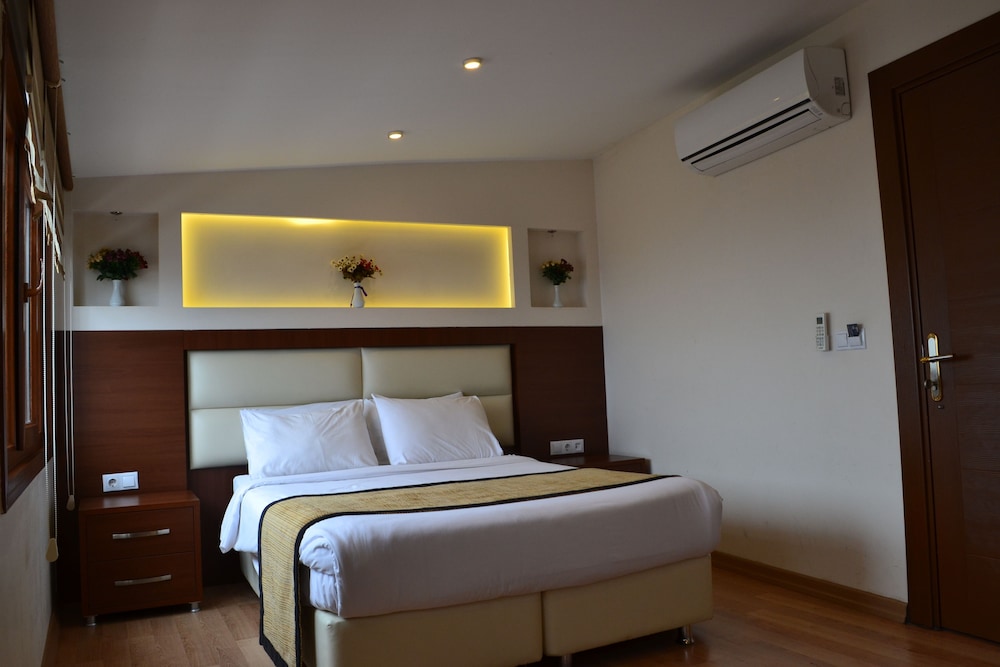 Seven Days Hotel 8/60
